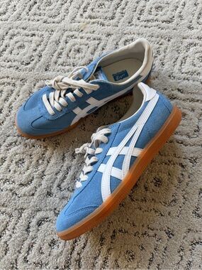 ONITSUKA TIGER
Tokuten "Blue/White/Gum"
sneakers  sz 39.5